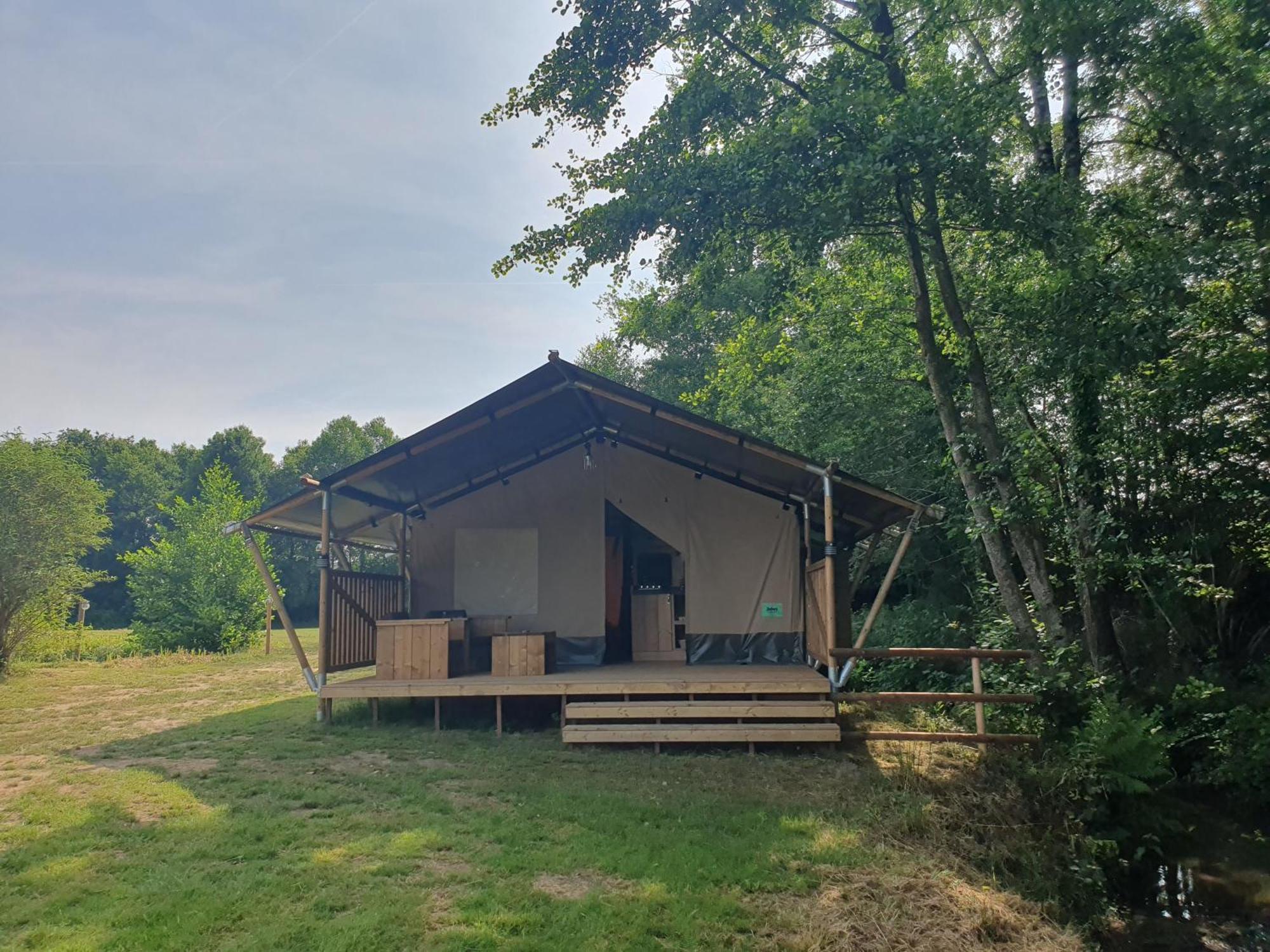 Luxury Safari Tents At Moulin Du Pommier Glamping & Camping Saulgond Exterior photo